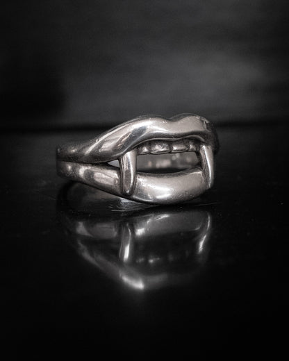 YOHJI YAMAMOTO Vampire Fang Ring