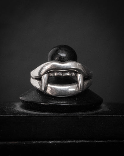YOHJI YAMAMOTO Vampire Fang Ring