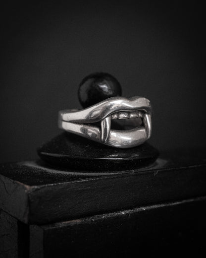 YOHJI YAMAMOTO Vampire Fang Ring