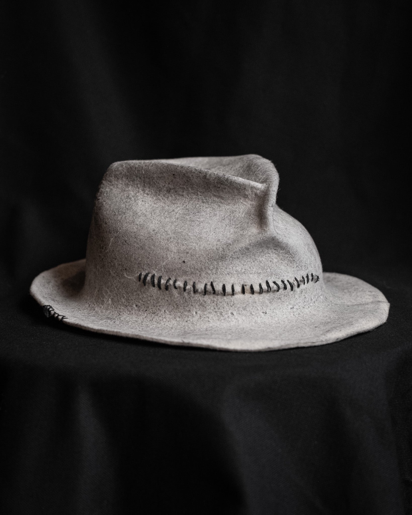 ALEKSANDER JURCZAK White Wool Felt Hat with Black Stitching