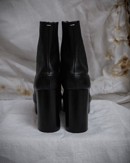 MAISON MARGIELA Black leather tabi boots with platform heel, EU 37