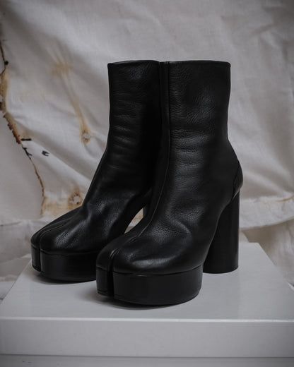 Rare Maison Margiela Black leather tabi boots with platform heel, iconic archival vintage piece