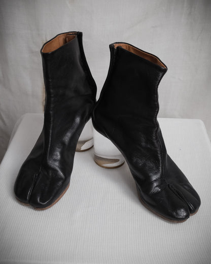 MAISON MARTIN MARGIELA Black Leather Tabi Boots with Plexiglass Heel – SS 2012, EU 37